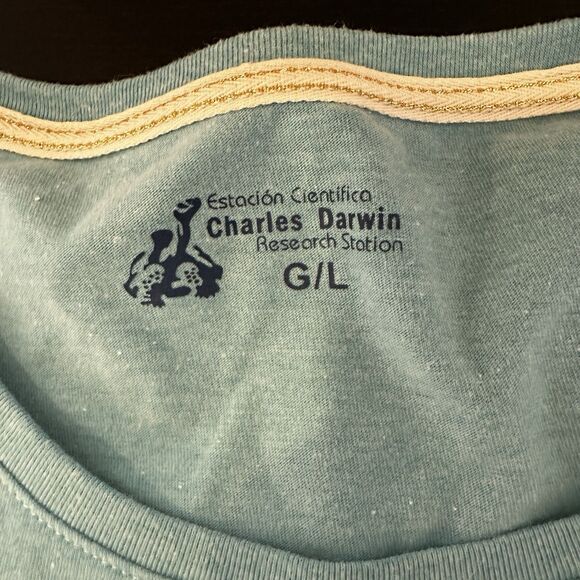 Charles Darwin Research Station Sea Turtle Print T-shirt Size Large Green Shirt - Picture 5 of 5